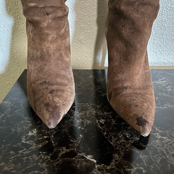 Gucci suede mid-calf Boots they have little stein on front - Picture 6 of 10